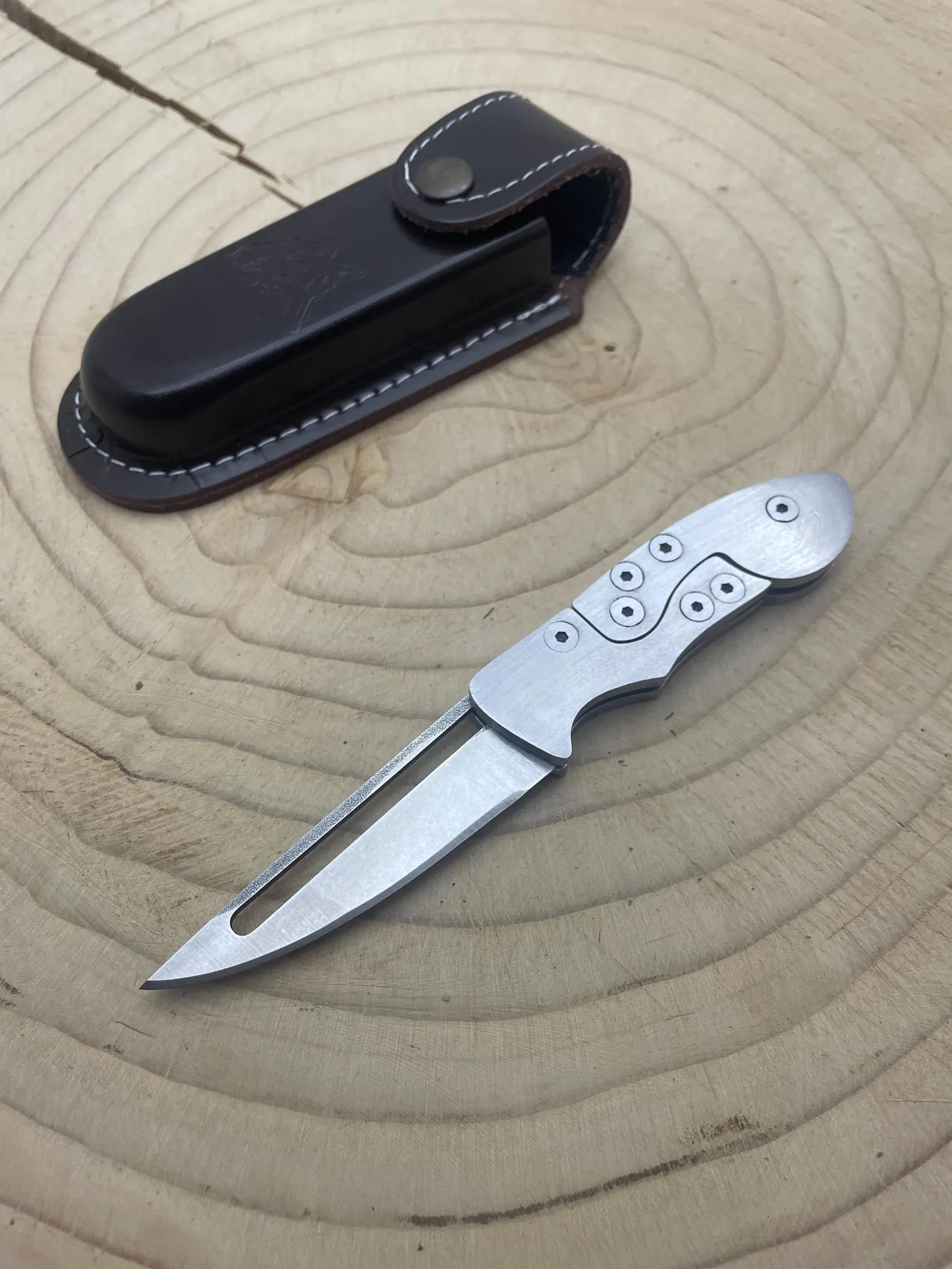 Personalisiertes Taschenmesser mit Scheide
