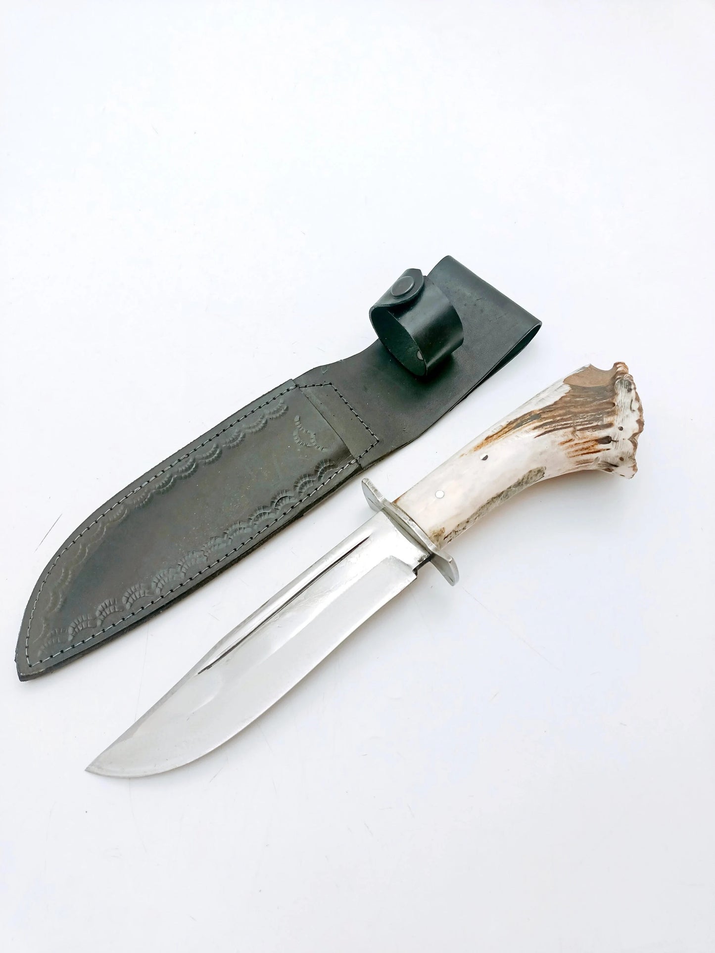 Handgemachtes Survival Jagdmesser mit Hirschgeweih Griff und Lederscheide