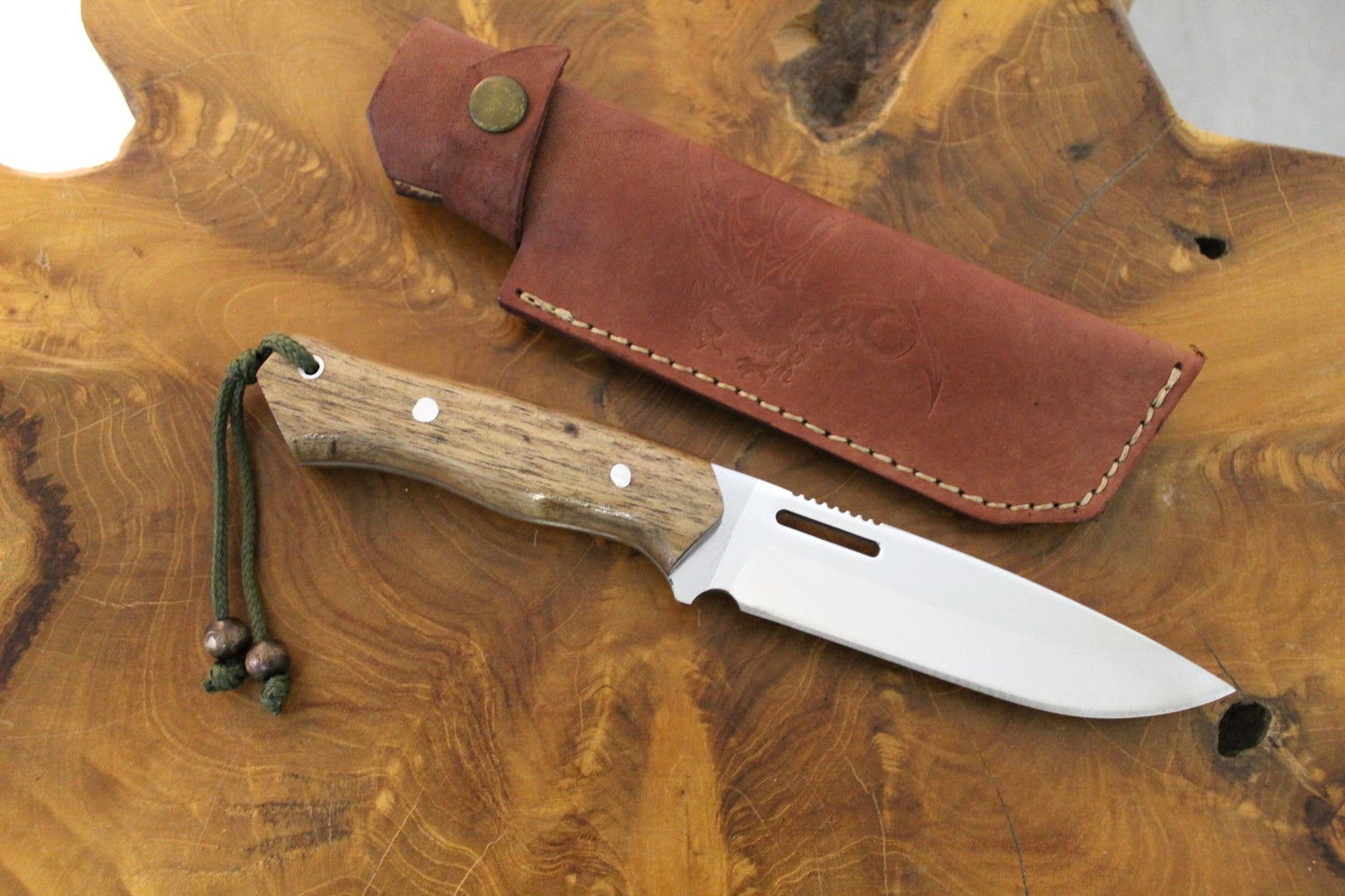 Handgemachtes Jagdmesser Personalisiert mit Lederscheide