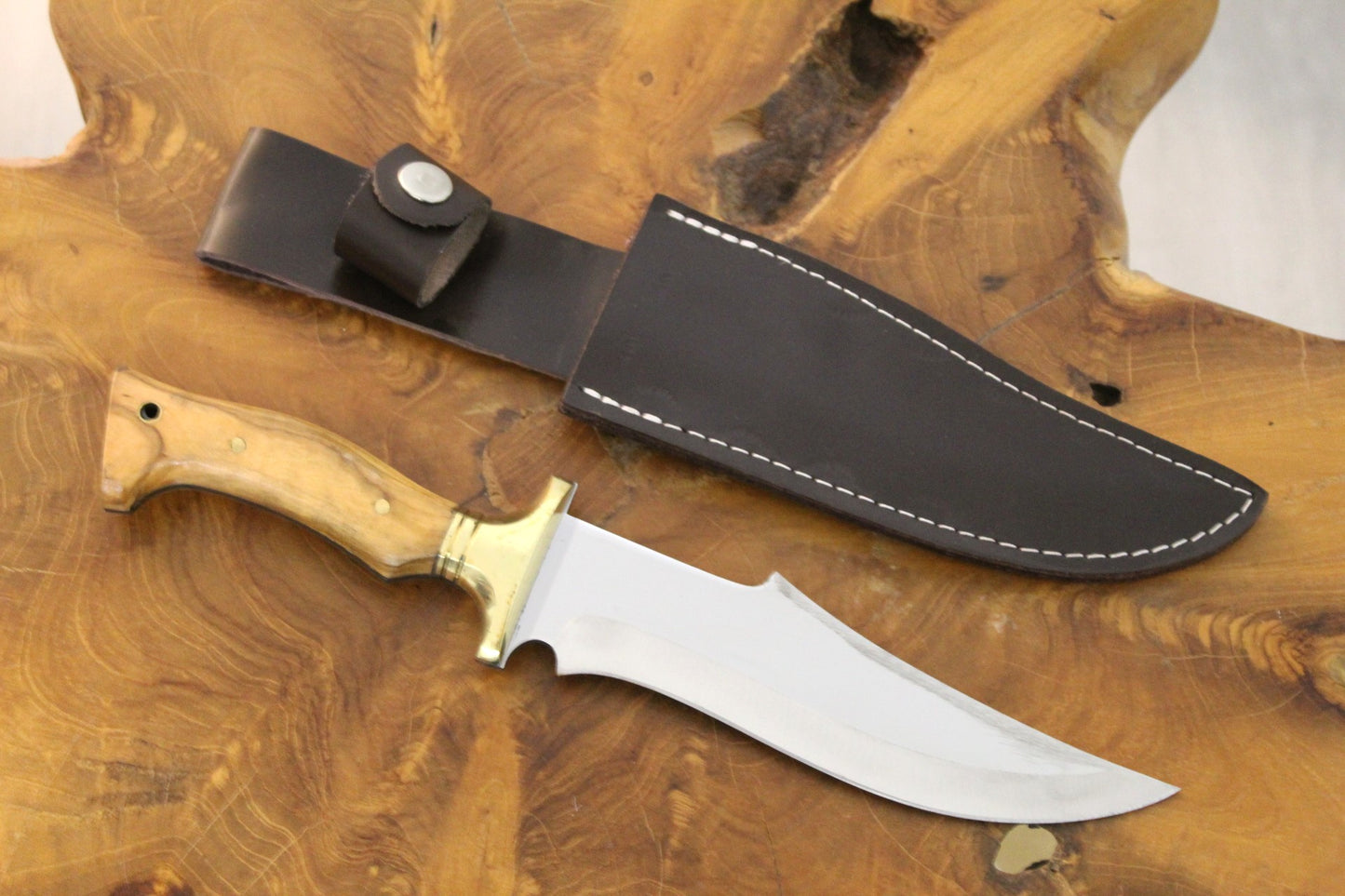 Walnussholzgriff Jagdmesser Handgefertigt und Personalisiert