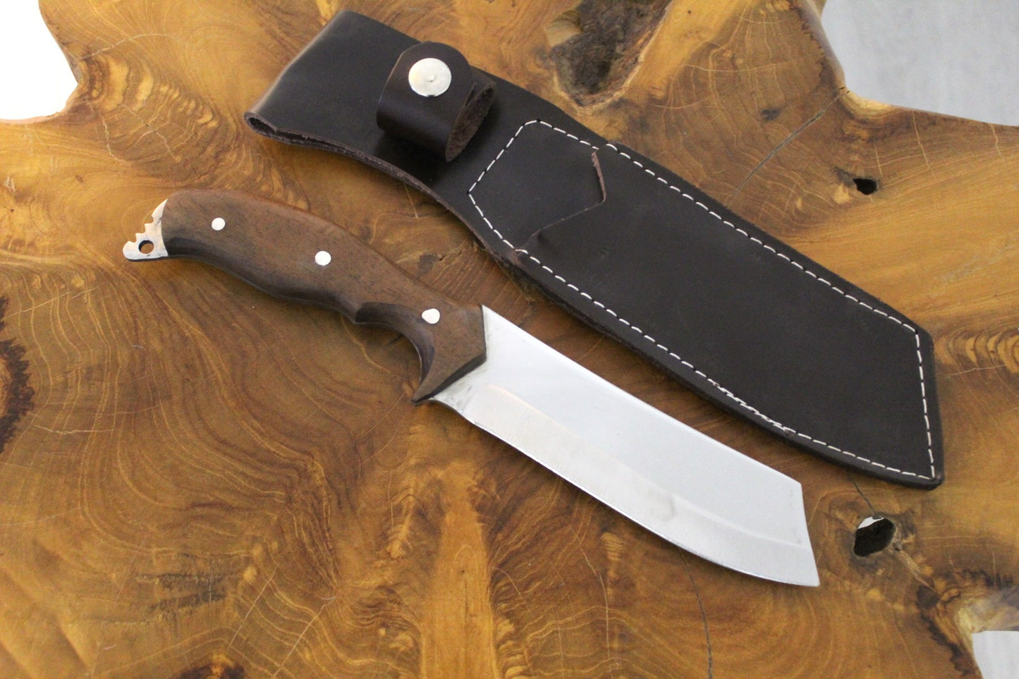 Personalisiertes Tanto Jagdmesser mit Walnussholz Griff