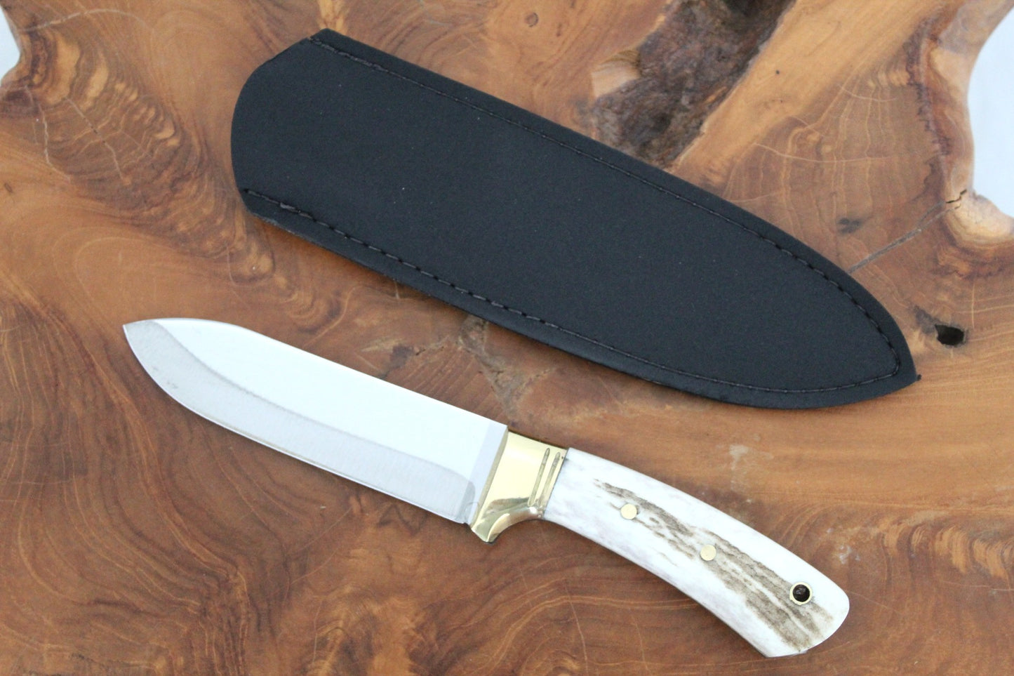 Personalisiertes Jagdmesser Hirschgeweih und Messing Griff (Dh033)