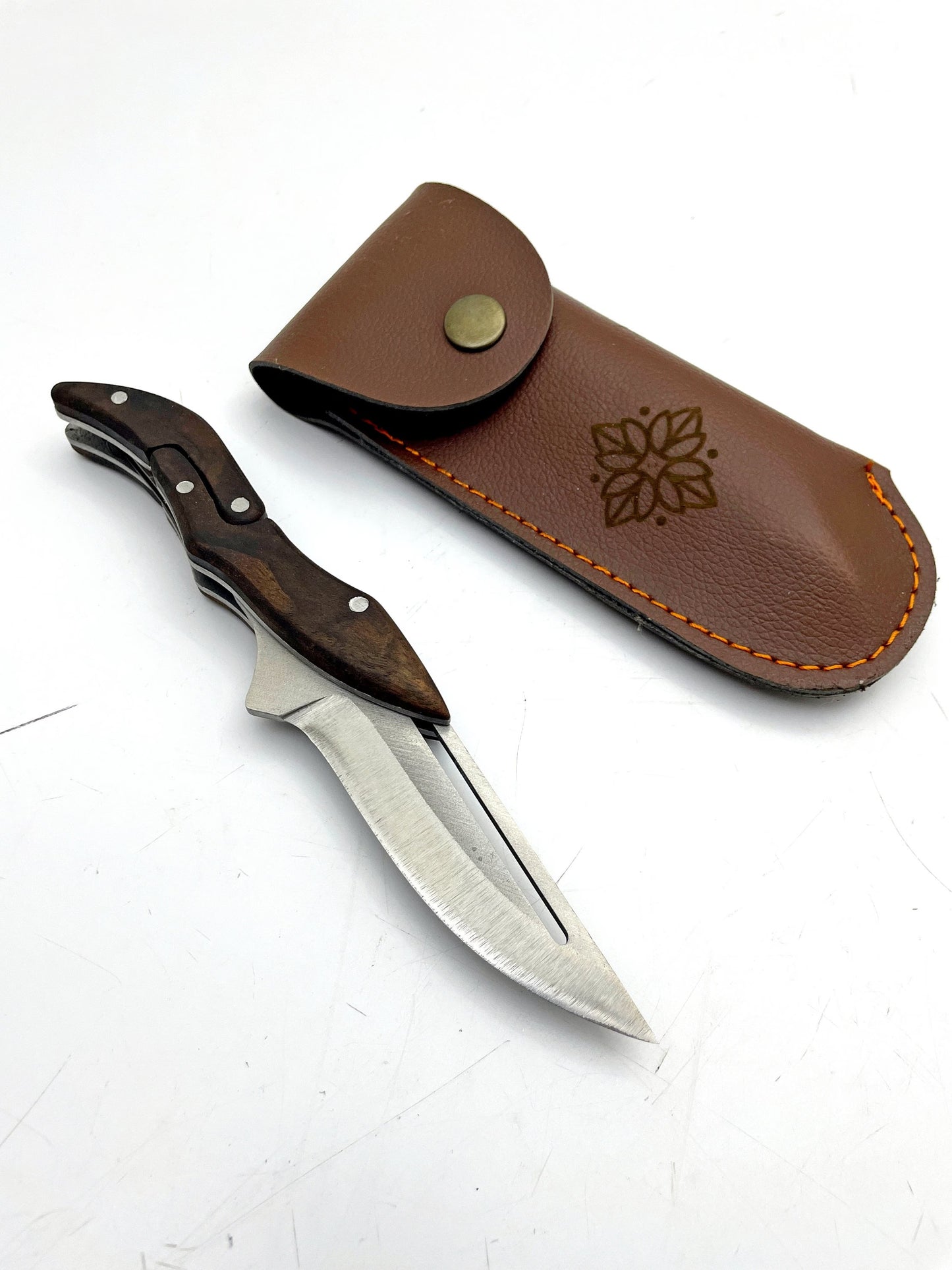 Personalisiertes Handgemachtes Klappmesser mit Lederscheide