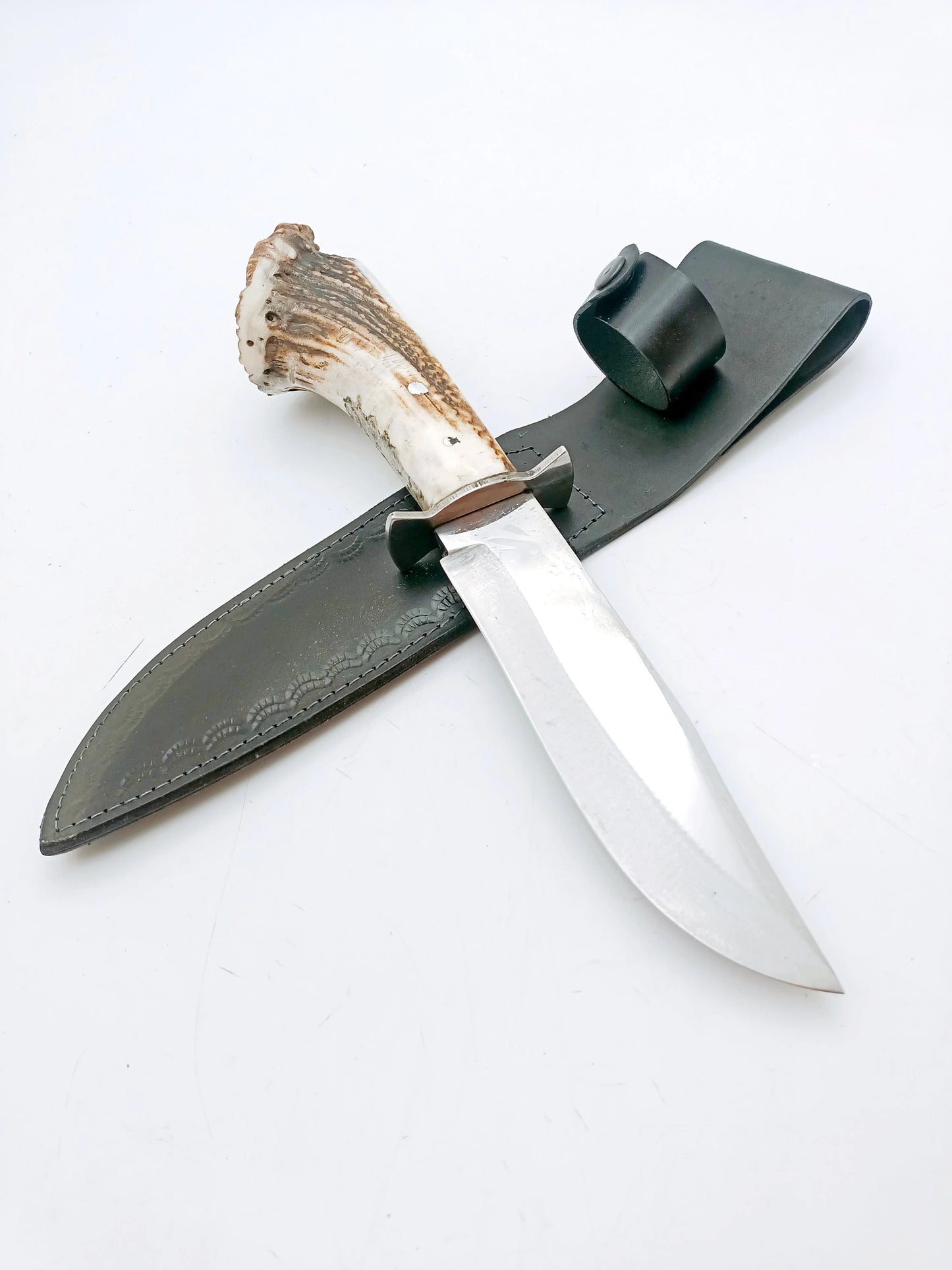 Handgemachtes Survival Jagdmesser mit Hirschgeweih Griff und Lederscheide