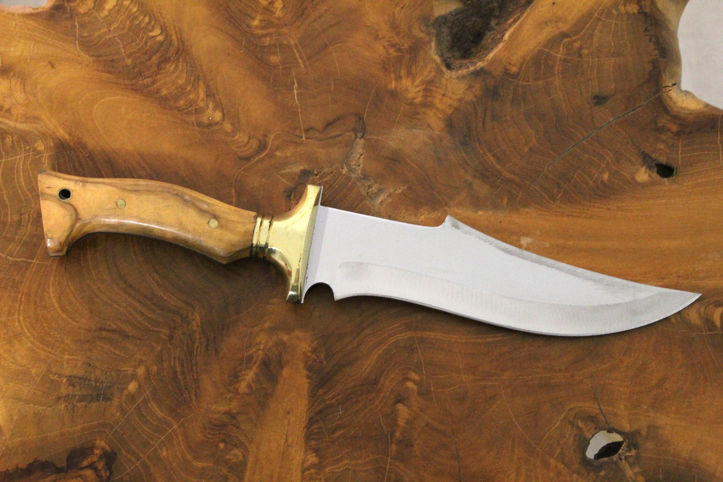 Walnussholzgriff Jagdmesser Handgefertigt und Personalisiert