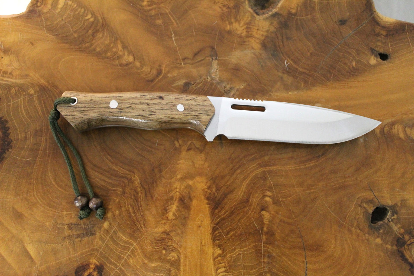Handgemachtes Jagdmesser Personalisiert mit Lederscheide