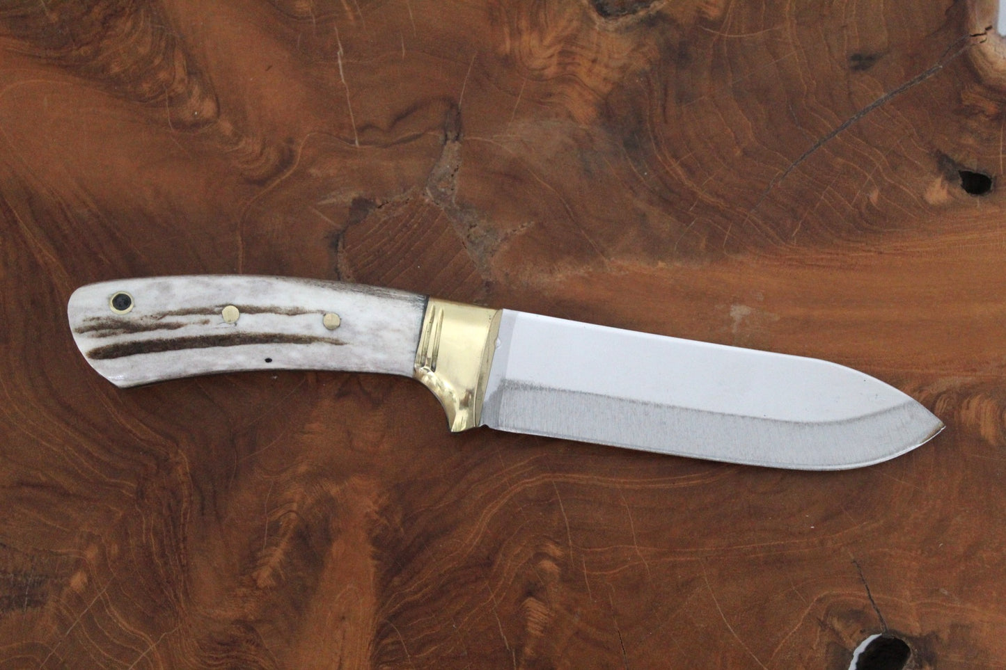 Personalisiertes Jagdmesser Hirschgeweih und Messing Griff (Dh033)