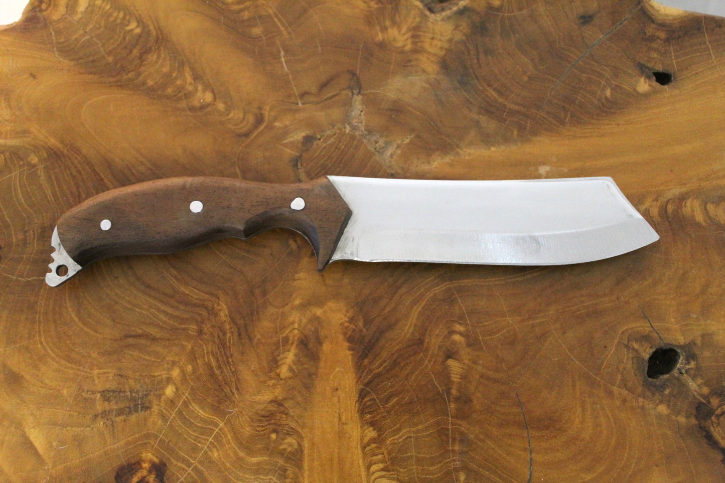 Personalisiertes Tanto Jagdmesser mit Walnussholz Griff