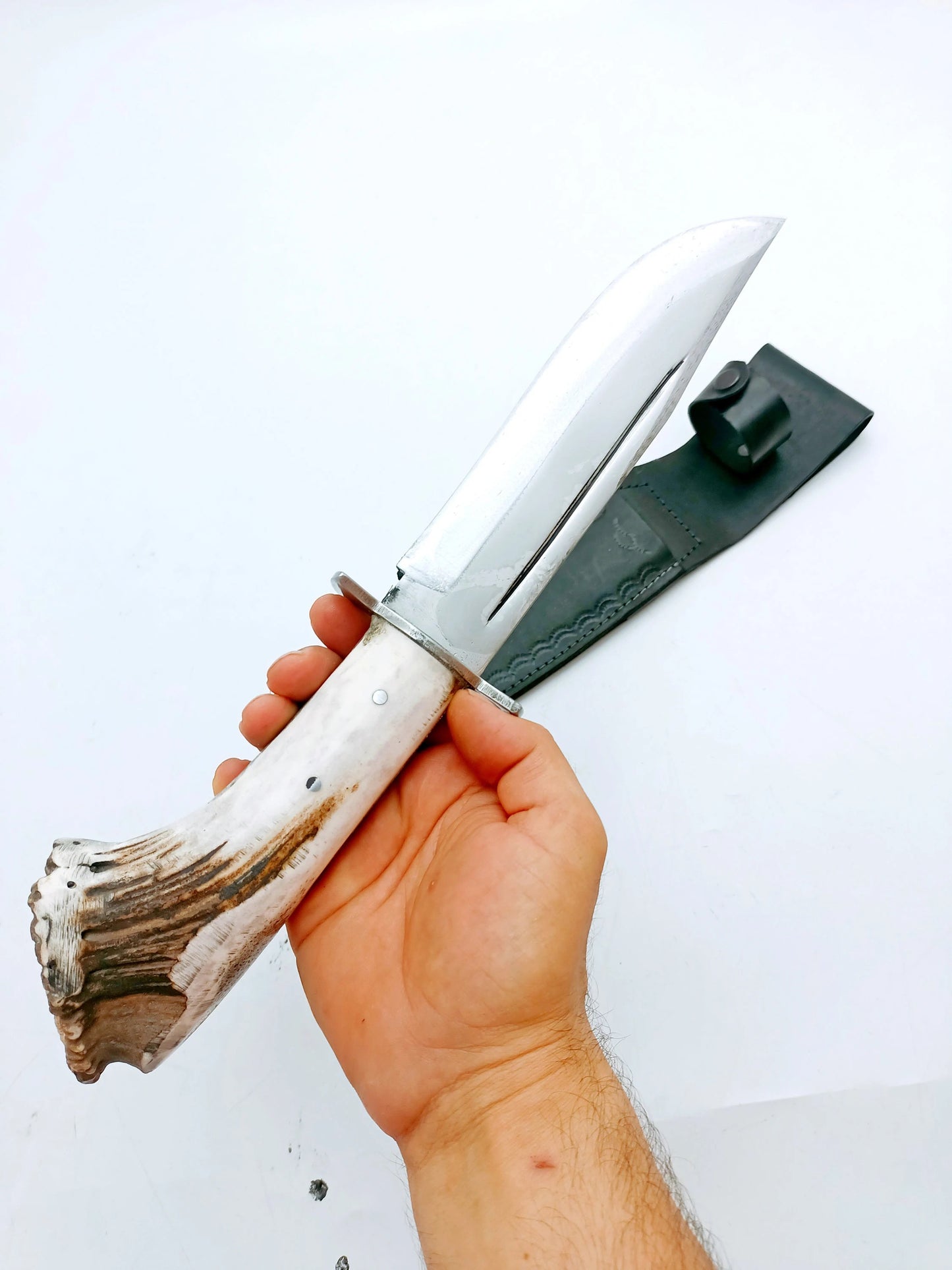 Handgemachtes Survival Jagdmesser mit Hirschgeweih Griff und Lederscheide