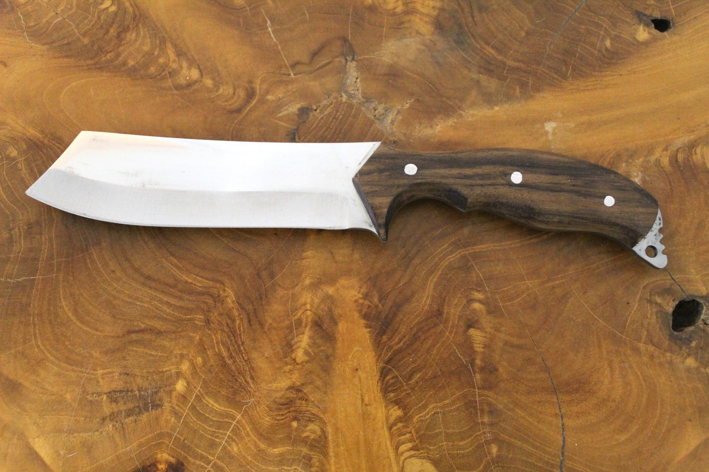 Personalisiertes Tanto Jagdmesser mit Walnussholz Griff