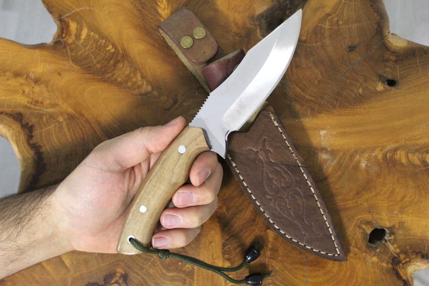Handgefertigtes 10-Zoll-Walnussgriff-Bushcraft-Messer Personalisiert