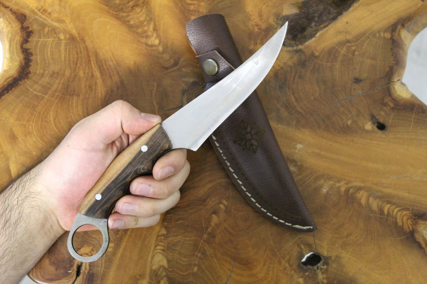 Handgefertigtes Bushcraftmesser mit Lederscheide Personalisiert