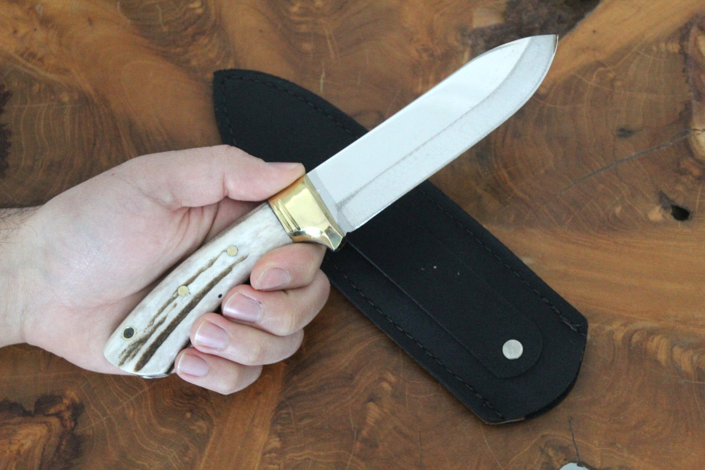 Personalisiertes Jagdmesser Hirschgeweih und Messing Griff (Dh033)
