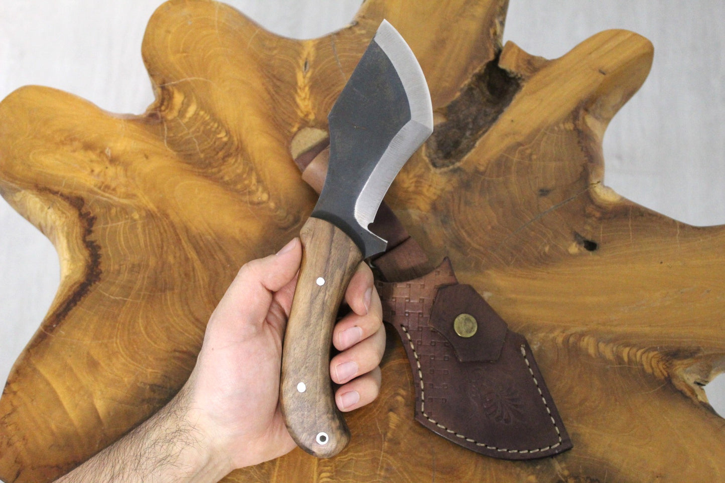 Handgemachtes Walnussholz Tracker Messer mit Scheide