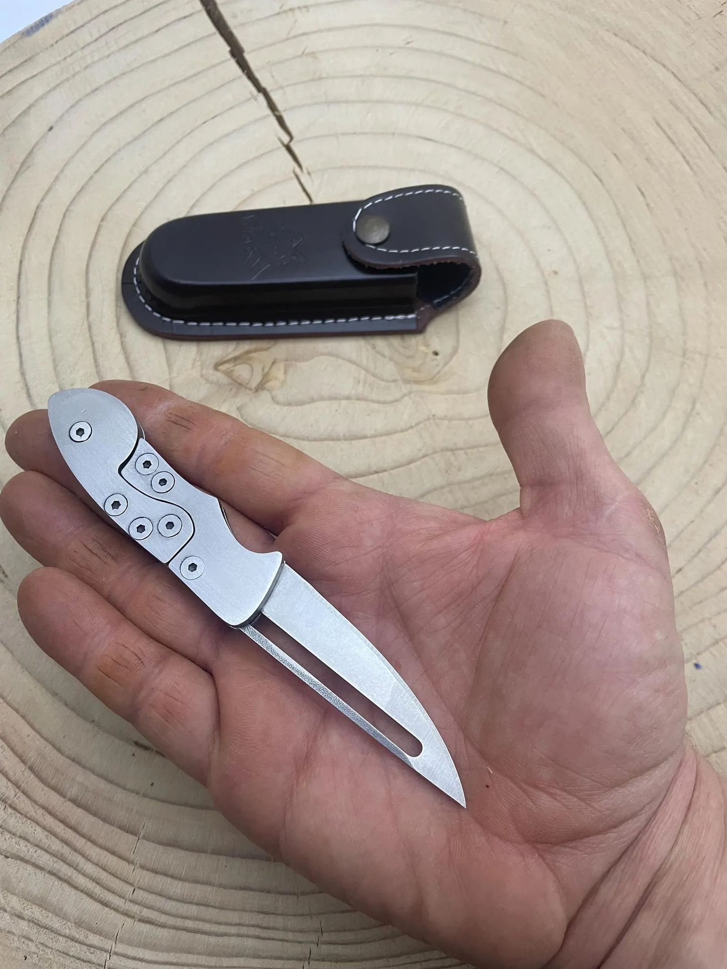 Personalisiertes Taschenmesser mit Scheide