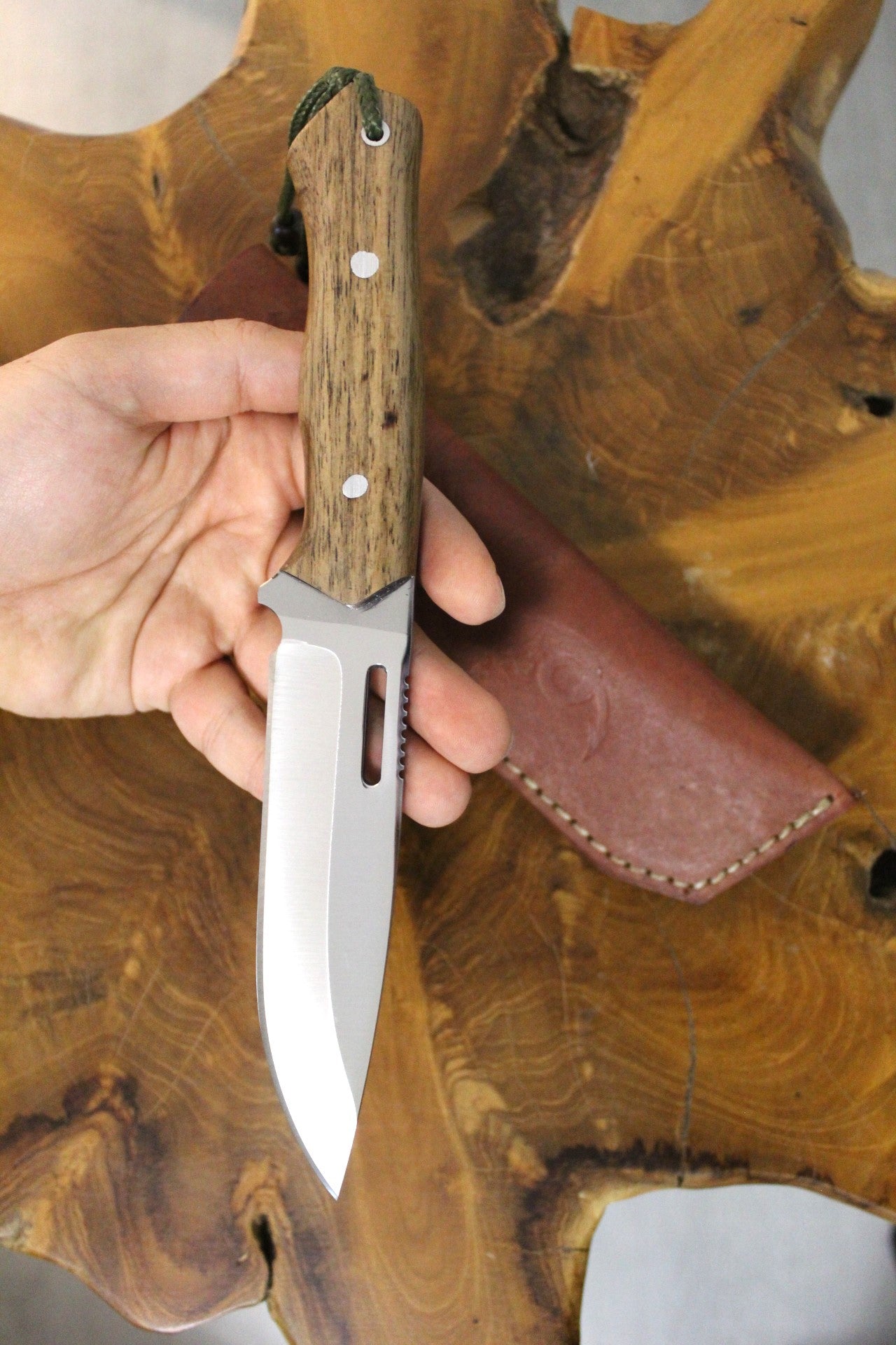 Handgemachtes Jagdmesser Personalisiert mit Lederscheide