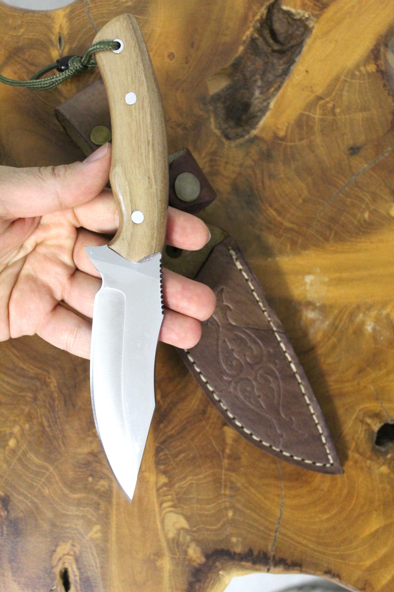 Handgefertigtes 10-Zoll-Walnussgriff-Bushcraft-Messer Personalisiert