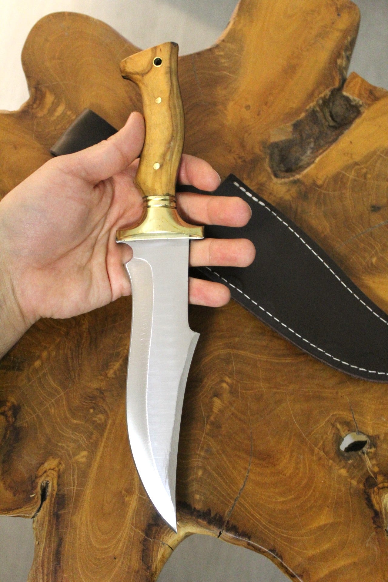 Walnussholzgriff Jagdmesser Handgefertigt und Personalisiert