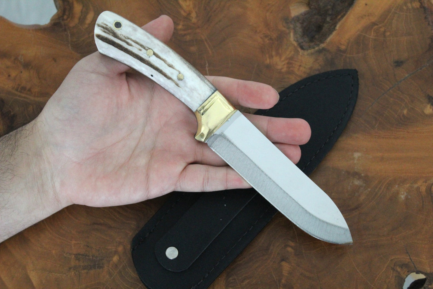 Personalisiertes Jagdmesser Hirschgeweih und Messing Griff (Dh033)