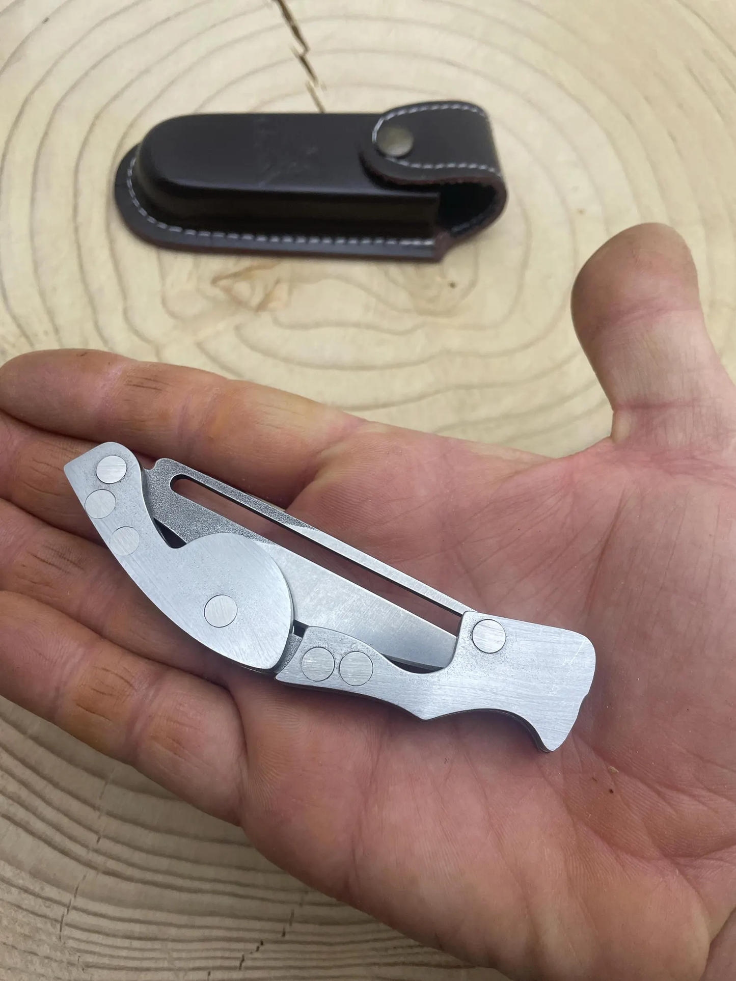 Personalisiertes Taschenmesser mit Scheide