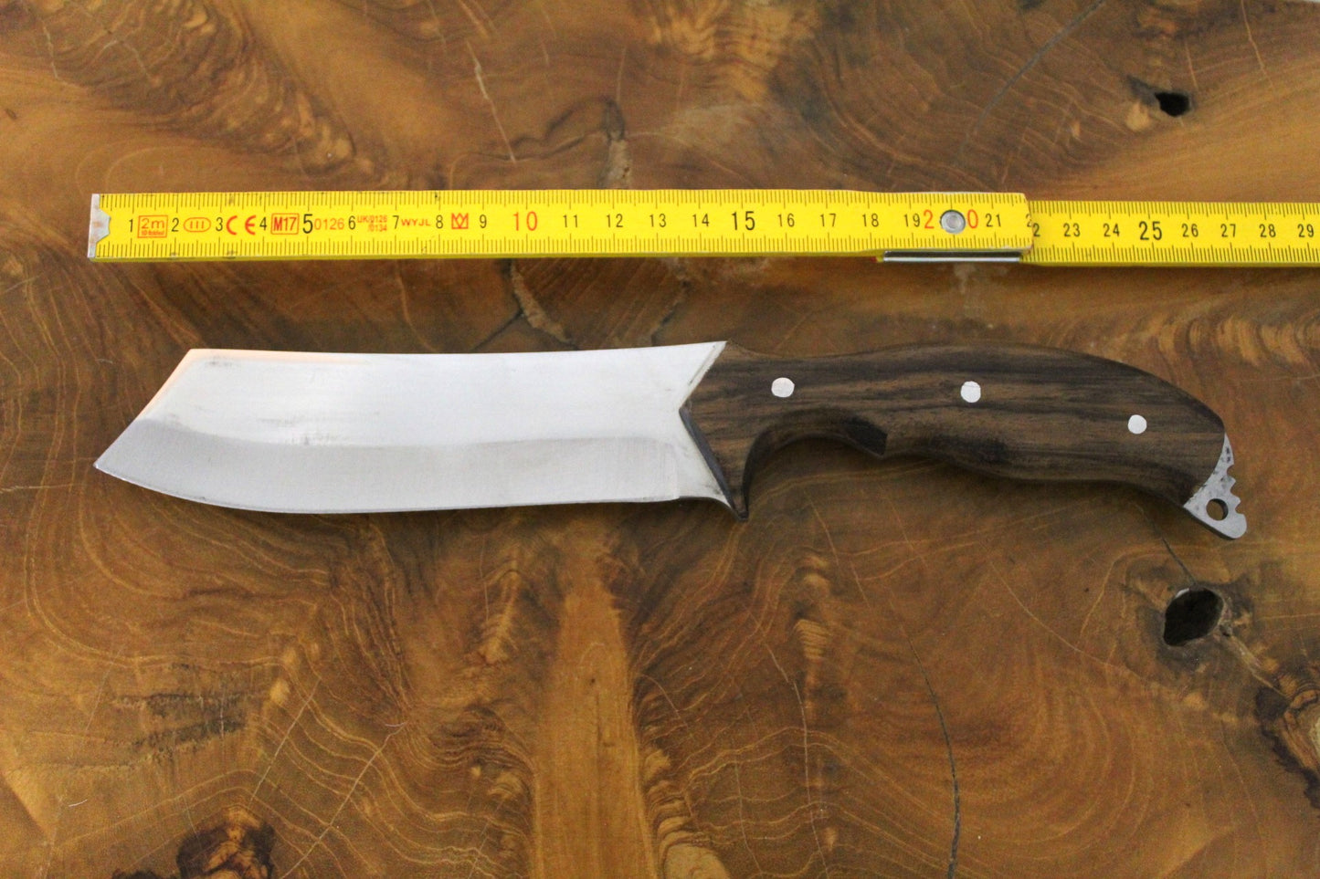 Personalisiertes Tanto Jagdmesser mit Walnussholz Griff