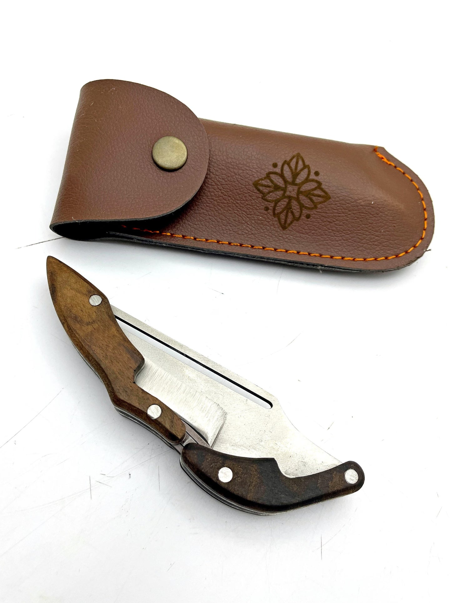 Personalisiertes Handgemachtes Klappmesser mit Lederscheide