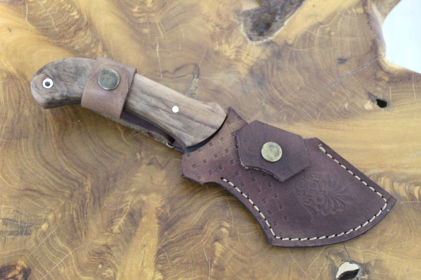 Handgemachtes Walnussholz Tracker Messer mit Scheide
