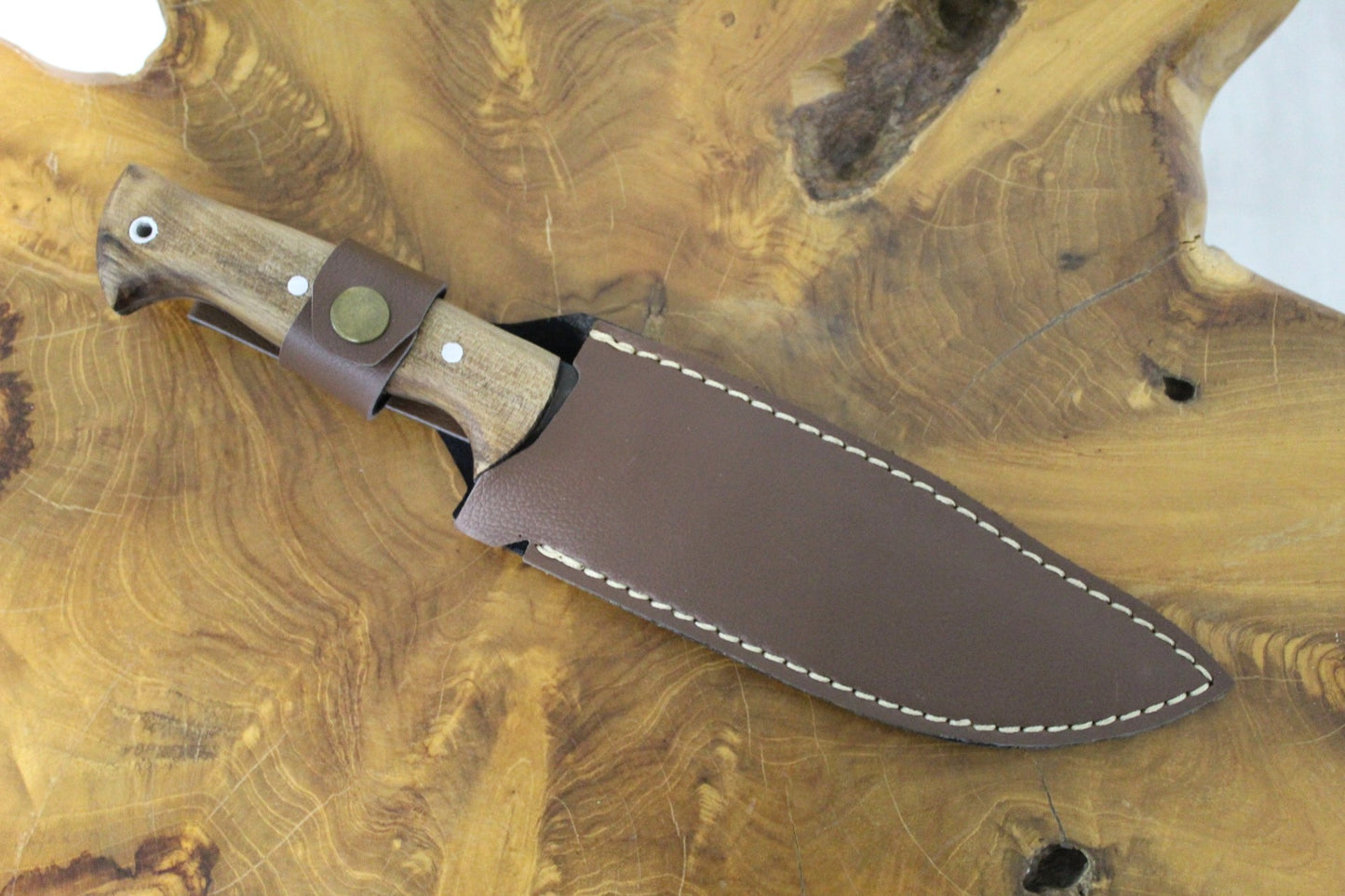 Personalisiertes Jagdmesser mit Lederscheide