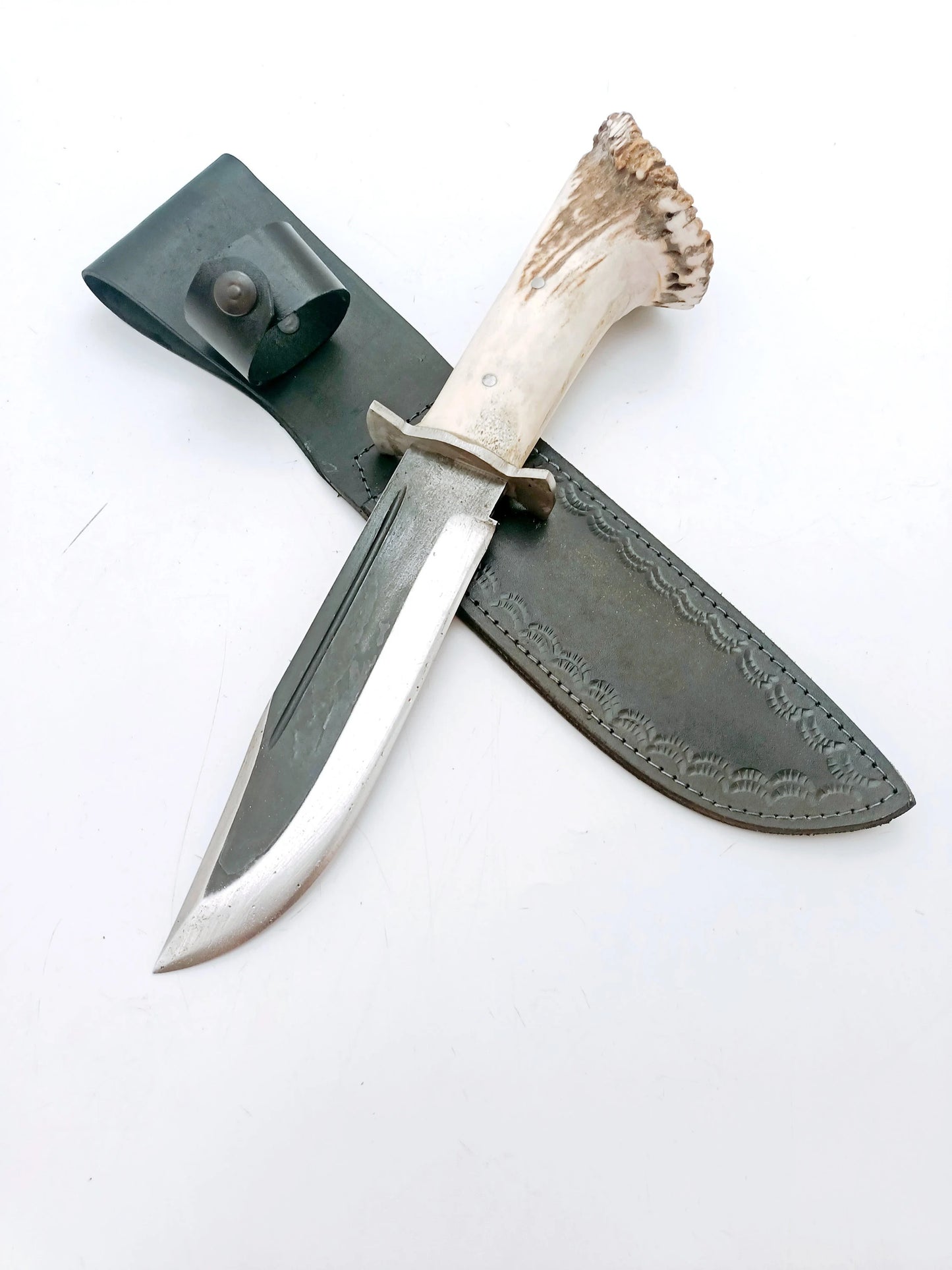 Handgemachtes Survival Jagdmesser mit Hirschgeweih Griff und Lederscheide