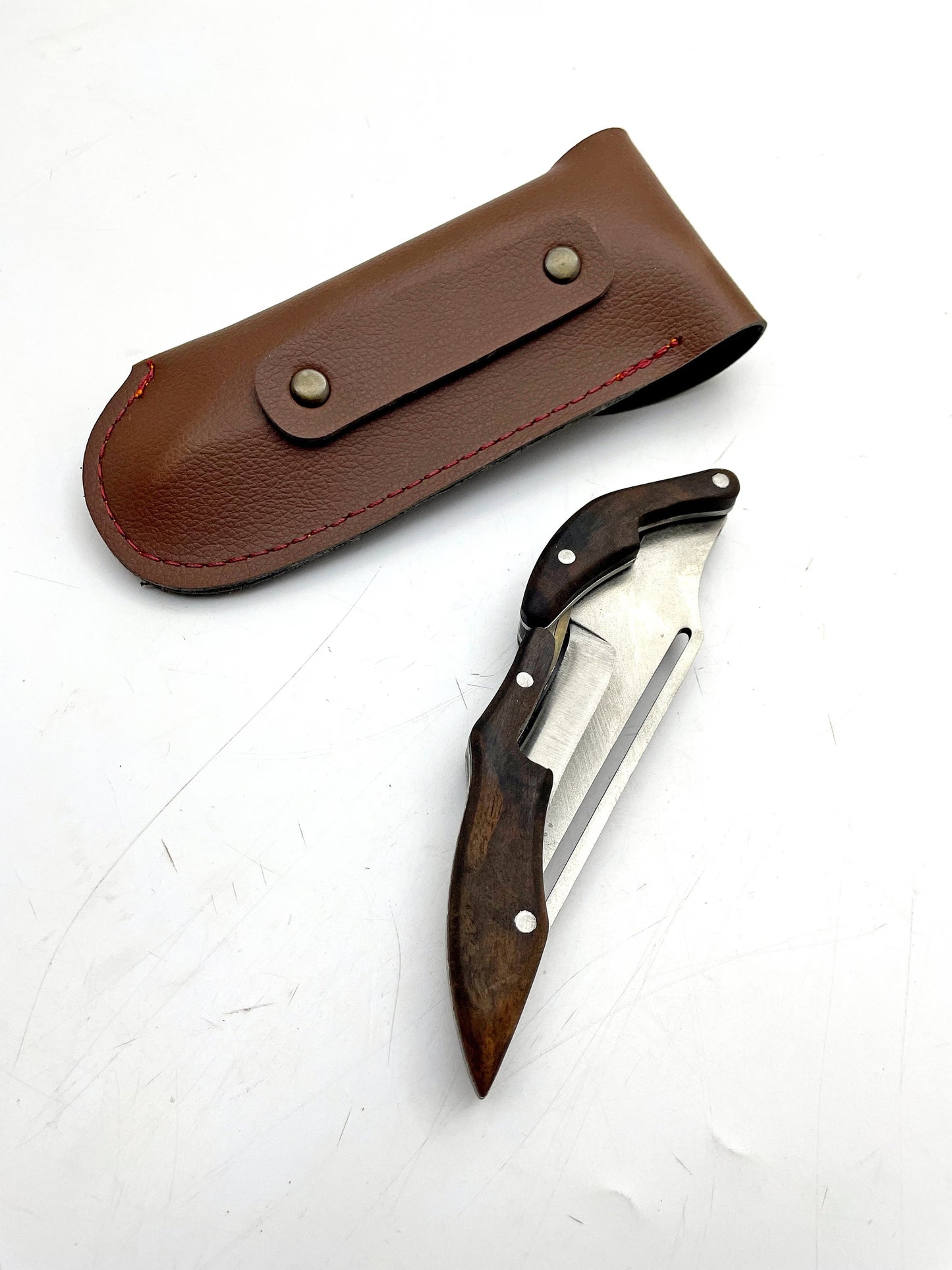 Personalisiertes Handgemachtes Klappmesser mit Lederscheide
