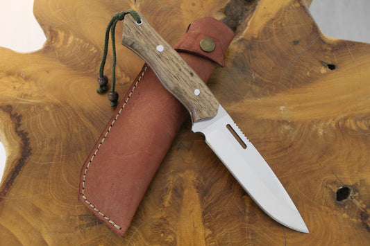 Handgemachtes Jagdmesser Personalisiert mit Lederscheide