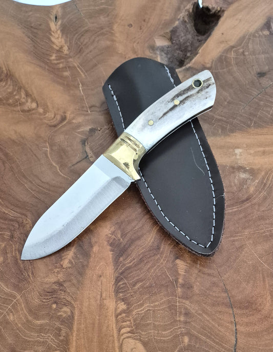 Personalisiertes Jagdmesser Hirschgeweih und Messing Griff