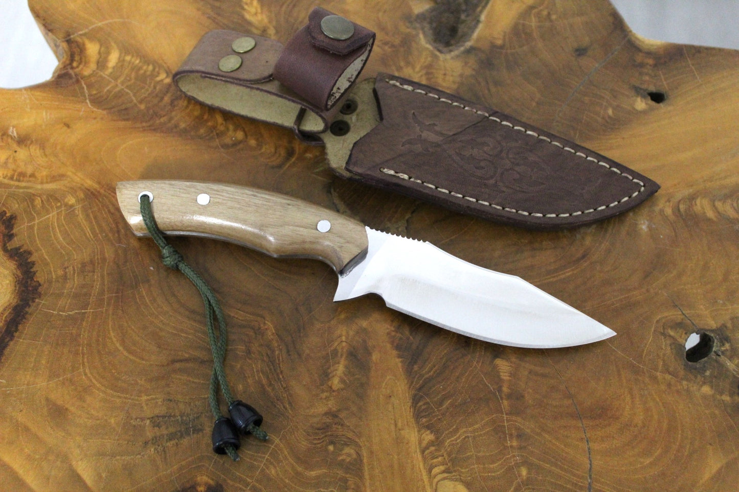 Handgefertigtes 10-Zoll-Walnussgriff-Bushcraft-Messer Personalisiert