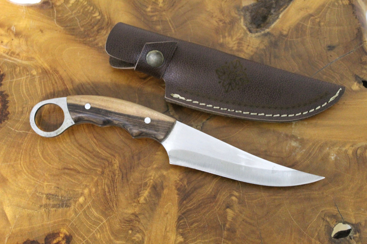 Handgefertigtes Bushcraftmesser mit Lederscheide Personalisiert