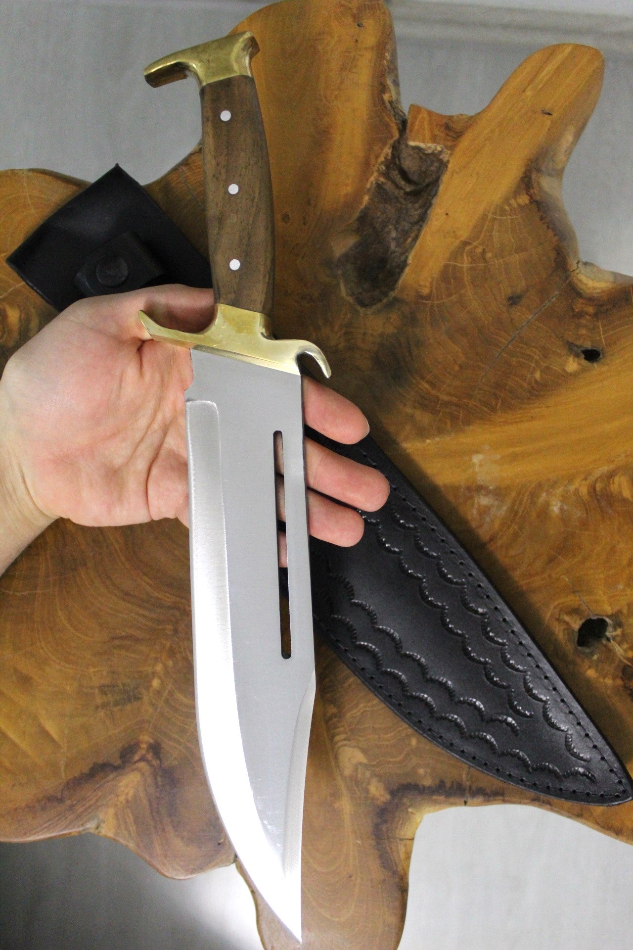 Handgefertigtes Jagdmesser mit Lederscheide Personalisiert