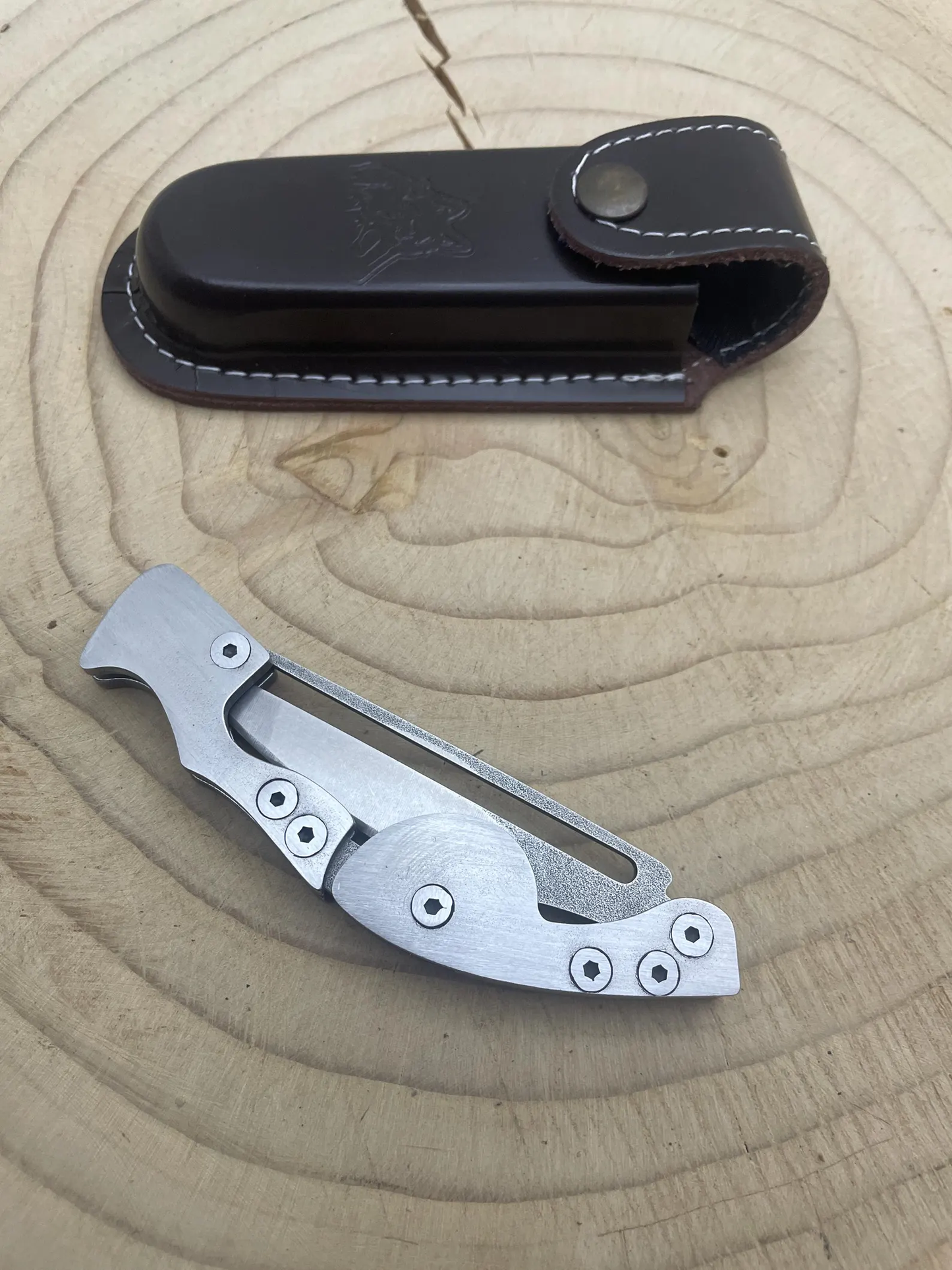 Personalisiertes Taschenmesser mit Scheide